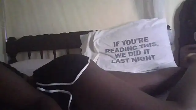 Snapshot of Missbella25 chatting on 10/28/25, 05:04 Missbella25 online show from 10/28/25, 05:04