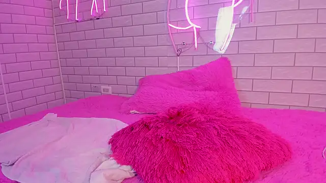 Lily Martinez online show from 12/25/24, 11:31