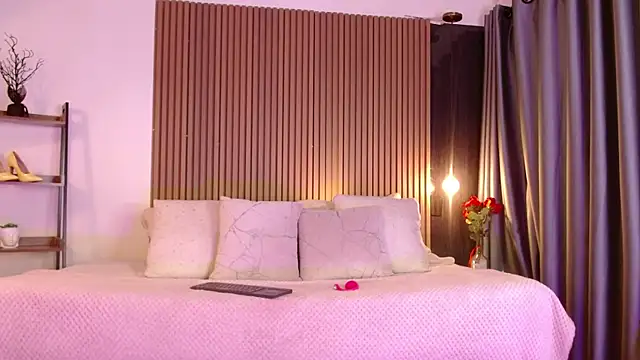 Snapshot of Sienna_Blake_ chatting on 11/15/25, 08:16 Sienna Blake online show from 11/15/25, 08:16