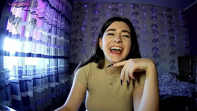 Snapshot of Sofiy_a chatting on 03/07/26, 10:23 Sofiy a online show from 03/07/26, 10:23