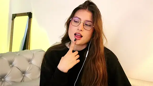 Daisha Riley online show from 10/20/25, 01:44