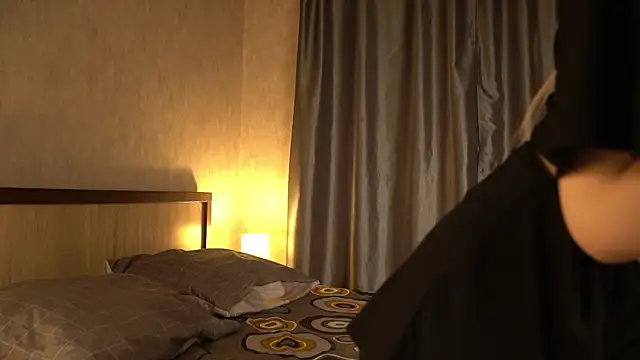 Snapshot of Hi_my_name_is chatting on 02/06/25, 02:37 Hi my name is online show from 02/06/25, 02:37