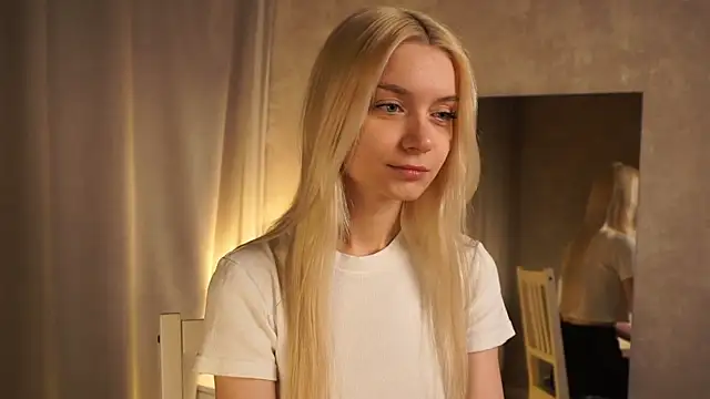 Snapshot of Hi_my_name_is chatting on 02/11/25, 03:18 Hi my name is online show from 02/11/25, 03:18