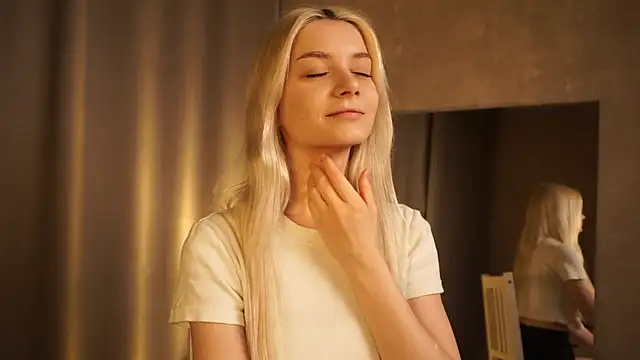 Snapshot of Hi_my_name_is chatting on 02/25/25, 02:44 Hi my name is online show from 02/25/25, 02:44