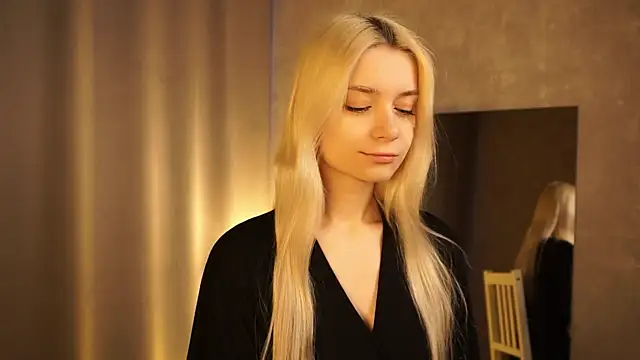 Snapshot of Hi_my_name_is chatting on 03/04/25, 02:21 Hi my name is online show from 03/04/25, 02:21