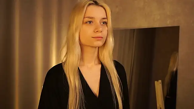 Snapshot of Hi_my_name_is chatting on 03/05/25, 02:34 Hi my name is online show from 03/05/25, 02:34