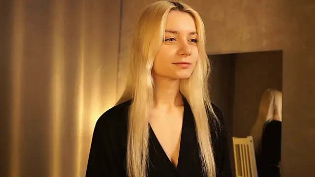 Snapshot of Hi_my_name_is chatting on 03/08/25, 02:51 Hi my name is online show from 03/08/25, 02:51