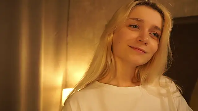 Snapshot of Hi_my_name_is chatting on 03/13/25, 03:28 Hi my name is online show from 03/13/25, 03:28