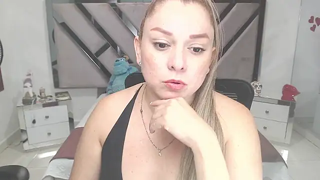 Snapshot of natalia5560 chatting on 03/13/25, 01:40 natalia5560 online show from 03/13/25, 01:40