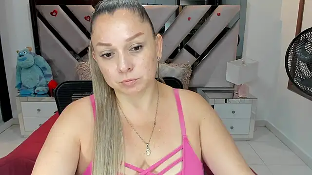 natalia5560 online show from 10/08/25, 12:58