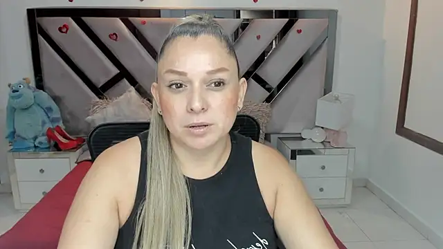 natalia5560 online show from 10/18/25, 02:07