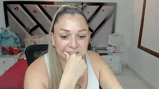 natalia5560 online show from 10/27/25, 01:15