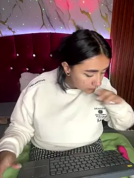 Snapshot of michell_boobs_ chatting on 10/14/25, 01:34 michell boobs online show from 10/14/25, 01:34