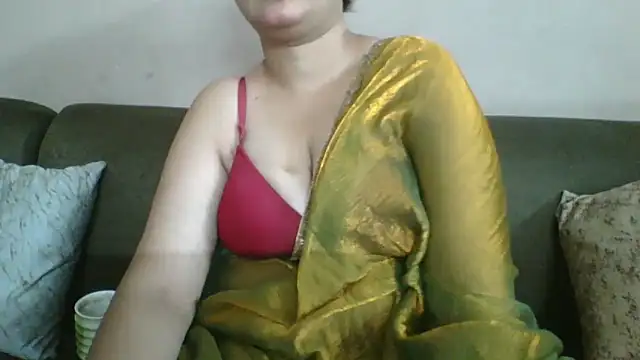 Snapshot of Riya_Stream01 chatting on 05/15/26, 06:26 Riya Stream01 online show from 05/15/26, 06:26