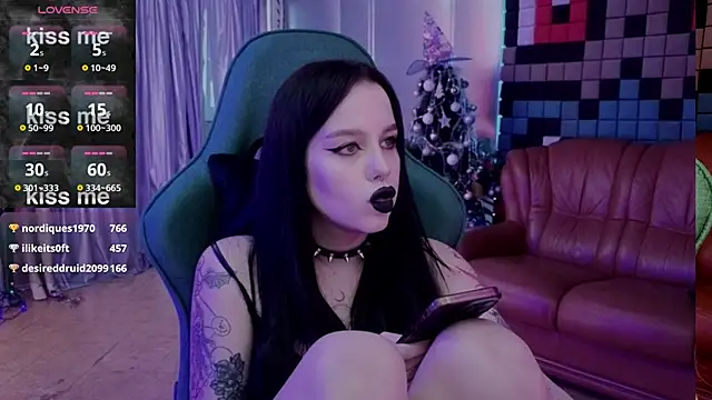 Snapshot of alexx_succubus chatting on 12/20/24, 10:38 alexx succubus online show from 12/20/24, 10:38