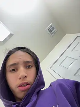 Snapshot of qbaby96 chatting on 12/21/24, 03:03 qbaby96 online show from 12/21/24, 03:03