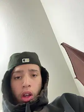 Snapshot of qbaby96 chatting on 02/06/25, 11:48 qbaby96 online show from 02/06/25, 11:48