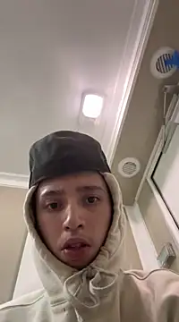 Snapshot of qbaby96 chatting on 02/27/25, 10:15 qbaby96 online show from 02/27/25, 10:15