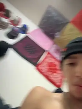 Snapshot of qbaby96 chatting on 09/29/25, 07:19 qbaby96 online show from 09/29/25, 07:19