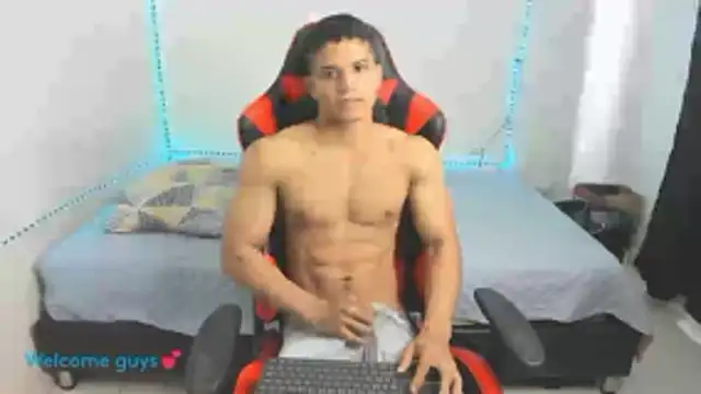 Snapshot of oliver_thompsson7 chatting on 11/08/25, 02:06 oliver thompsson7 online show from 11/08/25, 02:06