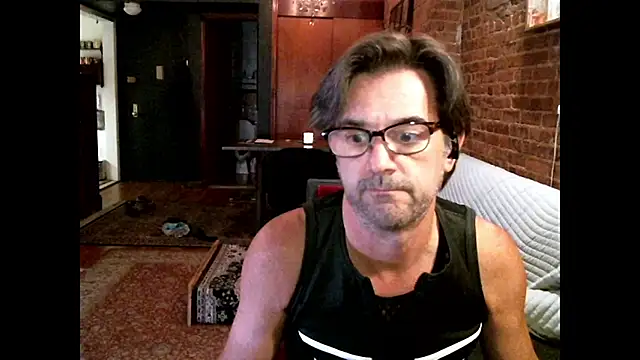 Snapshot of Johnny_Bottoms chatting on 11/19/25, 10:54 Johnny Bottoms online show from 11/19/25, 10:54