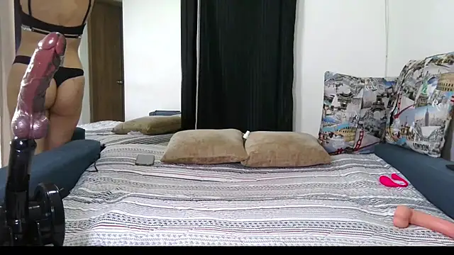 Snapshot of Carla-Bonny18 chatting on 11/16/25, 06:57 Carla-Bonny18 online show from 11/16/25, 06:57