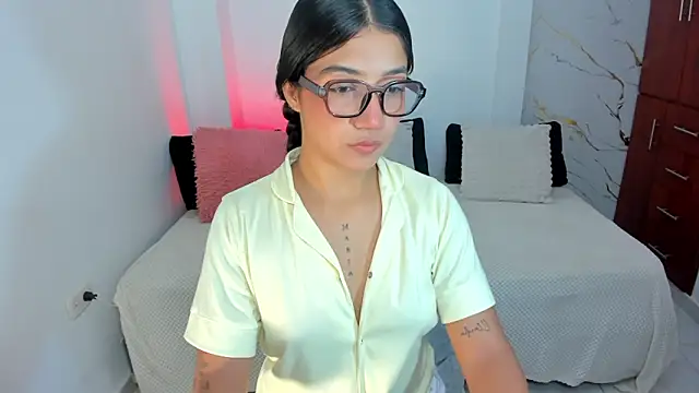martina roldam online show from 06/11/26, 04:21