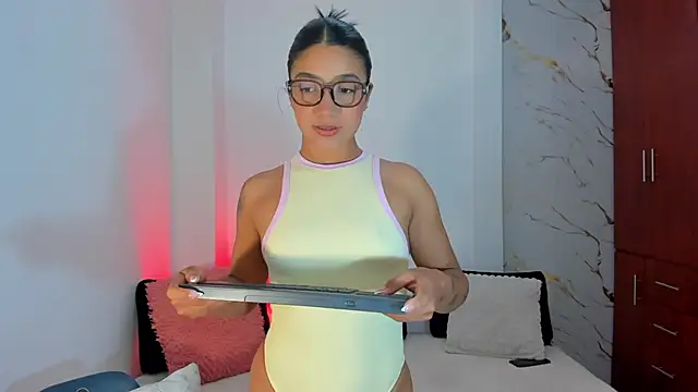 martina roldam online show from 06/13/26, 04:21