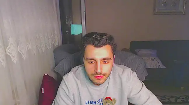 handsomeee04 online show from 01/09/25, 12:03