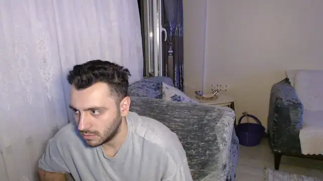 handsomeee04 online show from 06/17/26, 10:21