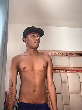 Snapshot of Boy_cock18 chatting on 10/28/25, 08:33 Boy cock18 online show from 10/28/25, 08:33