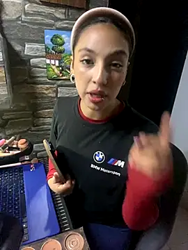 Snapshot of lauuraww chatting on 09/18/25, 04:58 lauuraww online show from 09/18/25, 04:58