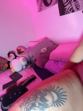 Snapshot of lauuraww chatting on 09/26/25, 08:07 lauuraww online show from 09/26/25, 08:07