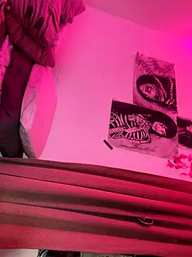 Snapshot of lauuraww chatting on 10/07/25, 07:49 lauuraww online show from 10/07/25, 07:49