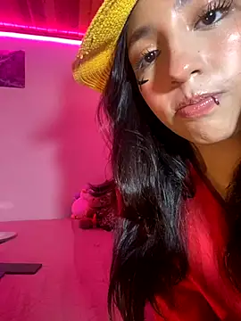 Snapshot of lauuraww chatting on 10/23/25, 02:00 lauuraww online show from 10/23/25, 02:00