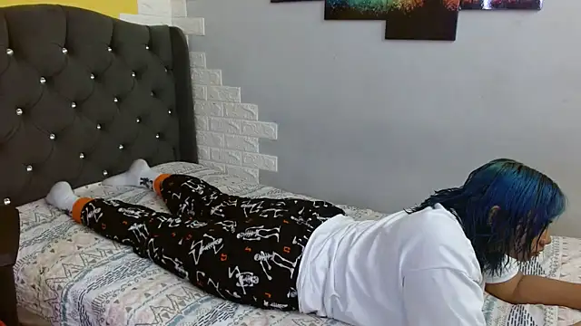 Snapshot of andy_dan18 chatting on 10/02/25, 12:23 andy dan18 online show from 10/02/25, 12:23