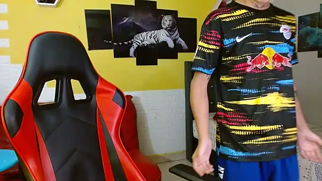 Snapshot of andy_dan18 chatting on 10/15/25, 02:50 andy dan18 online show from 10/15/25, 02:50