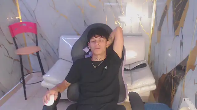 Snapshot of andy_dan18 chatting on 10/16/25, 04:41 andy dan18 online show from 10/16/25, 04:41