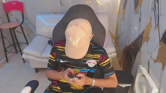 Snapshot of andy_dan18 chatting on 10/22/25, 02:17 andy dan18 online show from 10/22/25, 02:17