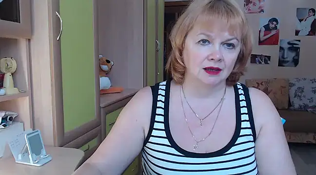 Snapshot of vixey_fox chatting on 01/13/25, 09:52 vixey fox online show from 01/13/25, 09:52
