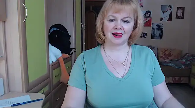 Snapshot of vixey_fox chatting on 01/25/25, 09:04 vixey fox online show from 01/25/25, 09:04