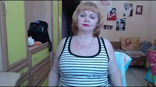 Snapshot of vixey_fox chatting on 02/06/25, 12:59 vixey fox online show from 02/06/25, 12:59