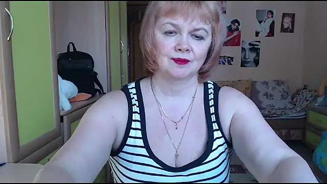 Snapshot of vixey_fox chatting on 02/17/25, 09:46 vixey fox online show from 02/17/25, 09:46