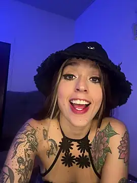 Snapshot of BlueStoneX chatting on 01/26/25, 05:23 BlueStoneX online show from 01/26/25, 05:23