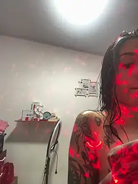 Snapshot of BlueStoneX chatting on 02/21/25, 06:15 BlueStoneX online show from 02/21/25, 06:15