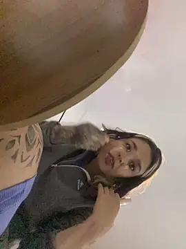 Snapshot of BlueStoneX chatting on 10/31/25, 06:47 BlueStoneX online show from 10/31/25, 06:47