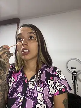 Snapshot of BlueStoneX chatting on 11/19/25, 06:46 BlueStoneX online show from 11/19/25, 06:46