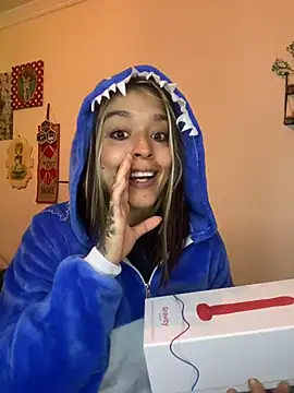 Snapshot of BlueStoneX chatting on 12/04/25, 07:06 BlueStoneX online show from 12/04/25, 07:06