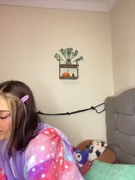 Snapshot of BlueStoneX chatting on 12/16/25, 06:51 BlueStoneX online show from 12/16/25, 06:51