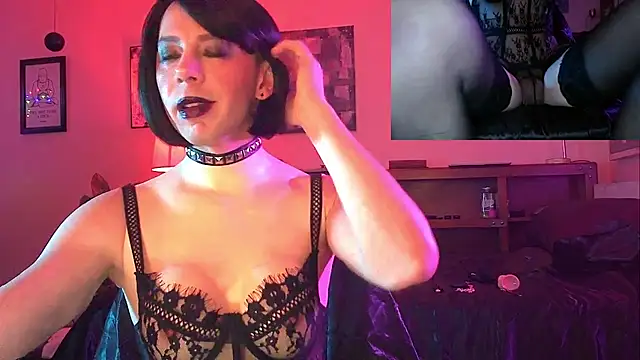 Snapshot of DominicaMolotov chatting on 12/24/24, 03:27 DominicaMolotov online show from 12/24/24, 03:27